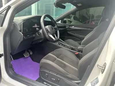 Volkswagen Golf 2022, 28000 км, за 17651.64 USD