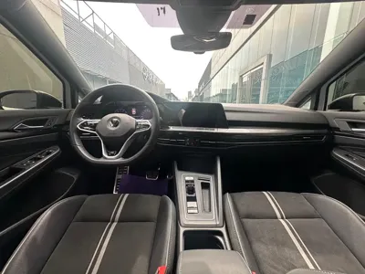 Volkswagen Golf 2022, 28000 км, за 17651.64 USD