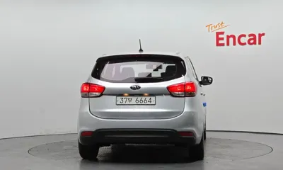 Kia Carens 2014, 157648 км, за 4033.11 USD