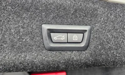 BMW 3-Series 2021, 117184 км, за 16541.95 USD - фото 32