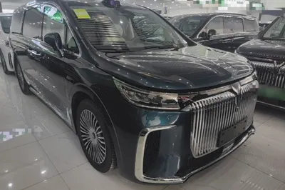 Voyah Dream 2025, 11700 км, за 39639 USD