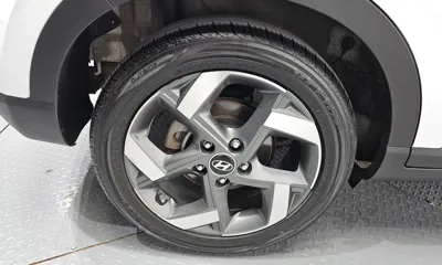 Hyundai Venue 2020, 102375 км, за 8403.91 USD
