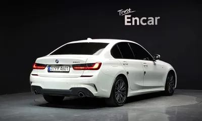 BMW 3-Series 2021, 68921 км, за 18786.97 USD - фото 2