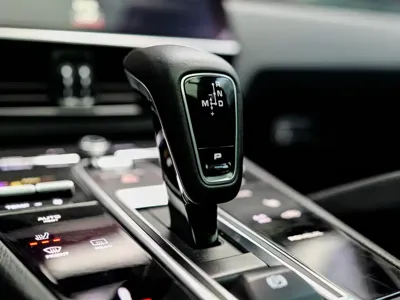 Porsche Cayenne Hybrid 2019, 66000 км, за 45319.9 USD - фото 11