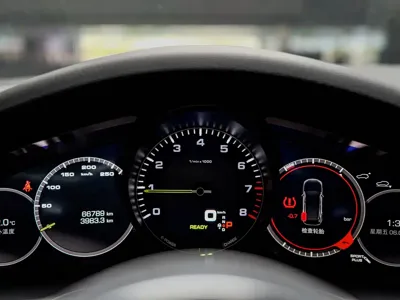 Porsche Cayenne Hybrid 2019, 66000 км, за 45319.9 USD - фото 13