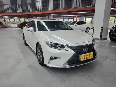 Lexus ES 2018, 100000 км, за 17642.39 USD