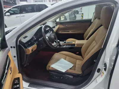 Lexus ES 2018, 100000 км, за 17642.39 USD