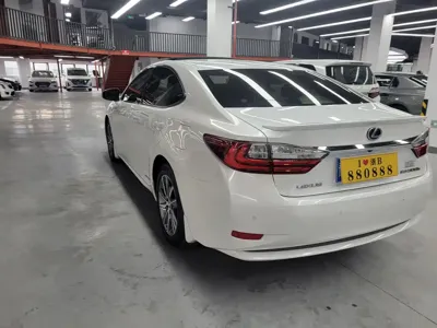Lexus ES 2018, 100000 км, за 17692.34 USD - фото 9