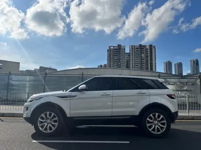 Land Rover Evoque 2015, 100000 км, за 8528.92 USD