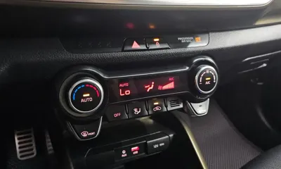 Kia Stonic 2020, 69878 км, за 9650.99 USD - фото 17