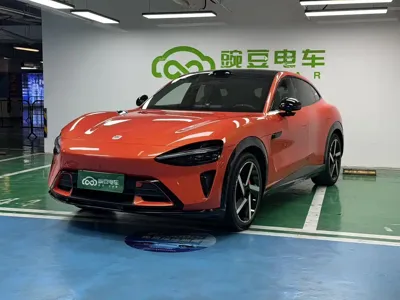 Xiaomi 小米YU7 · 2025 год