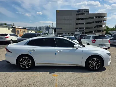 Hyundai Grandeur 2022, 72268 км, за 15951.16 USD