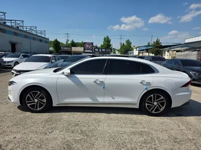 Hyundai Grandeur 2022, 72268 км, за 15951.16 USD