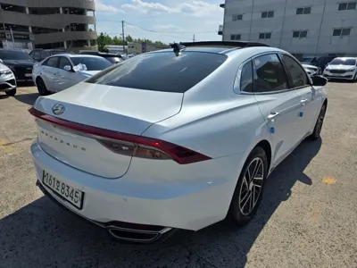 Hyundai Grandeur 2022, 72268 км, за 15951.16 USD - фото 8