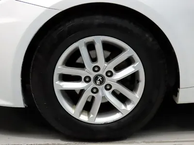 Kia K5 2012, 125085 км, за 2540.72 USD