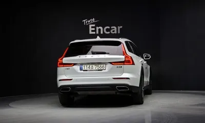 Volvo V60 2021, 105365 км, за 17483.43 USD