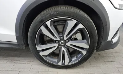 Volvo V60 2021, 105365 км, за 17483.43 USD