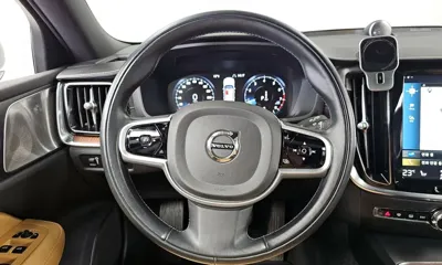 Volvo V60 2021, 105365 км, за 17483.43 USD - фото 13
