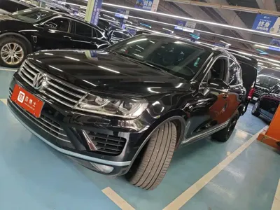 Volkswagen Touareg 2017, 88000 км, за 26191.37 USD