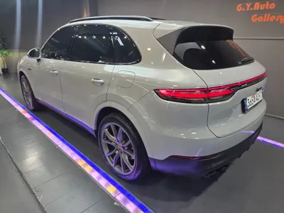 Porsche Cayenne 2023, 59980 км, за 68372.7 USD