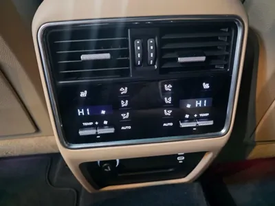 Porsche Cayenne 2023, 59980 км, за 68372.7 USD - фото 15