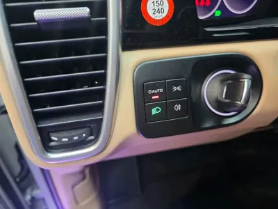 Porsche Cayenne 2023, 59980 км, за 68372.7 USD - фото 17