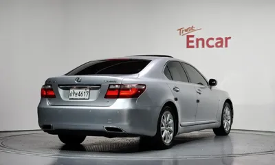 Lexus LS 2009, 109808 км, за 4030.42 USD