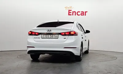Hyundai Avante 2017, 103889 км, за 4492.9 USD