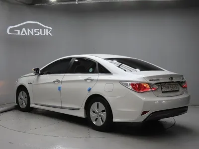 Hyundai Sonata 2014, 136786 км, за 2604.67 USD