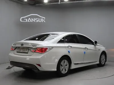 Hyundai Sonata 2014, 136786 км, за 2604.67 USD