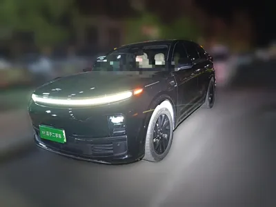 Li Auto L7 · 2023 год