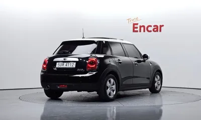 MINI Cooper 2015, 101894 км, за 5244.85 USD