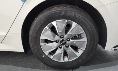 Kia K5 2024, 30544 км, за 16903.45 USD
