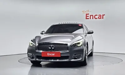 Infiniti Q70 2017, 94240 км, за 7126.9 USD