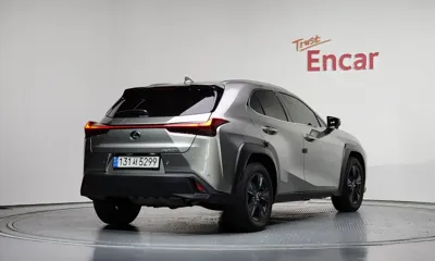 Lexus UX 2025, 12824 км, за 29120.54 USD