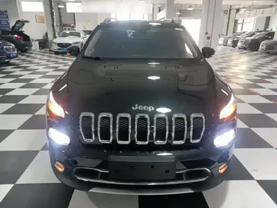 Jeep Cherokee 2018, 78600 км, за 6047.56 USD