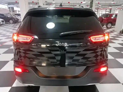 Jeep Cherokee 2018, 78600 км, за 6055.78 USD - фото 6