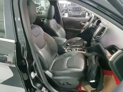 Jeep Cherokee 2018, 78600 км, за 6055.78 USD - фото 25