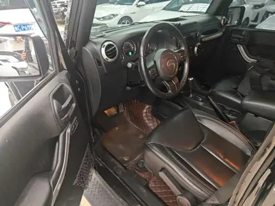 Jeep Wrangler 2016, 163600 км, за 15434.69 USD - фото 16
