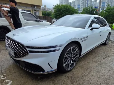 Genesis G90 2023, 28111 км, за 36862.65 USD
