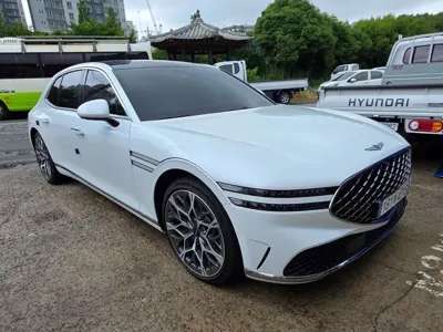 Genesis G90 2023, 28111 км, за 36862.65 USD