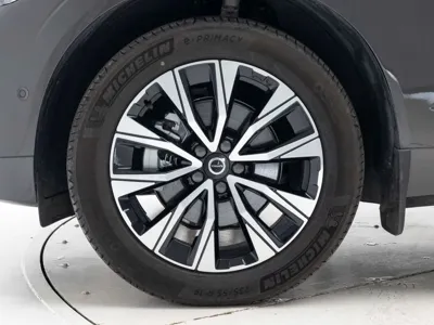 Volvo XC60 2025, 10738 км, за 35447.03 USD