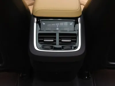 Volvo XC60 2025, 10738 км, за 35179.17 USD - фото 12