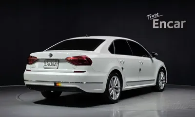 Volkswagen Passat 2018, 55693 км, за 7814.02 USD