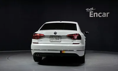 Volkswagen Passat 2018, 55693 км, за 7814.02 USD