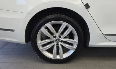 Volkswagen Passat 2018, 55693 км, за 7814.02 USD