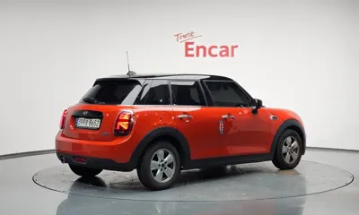 MINI Cooper 2021, 30142 км, за 10786.64 USD