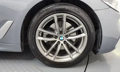 BMW 5-Series 2019, 123381 км, за 16856.17 USD