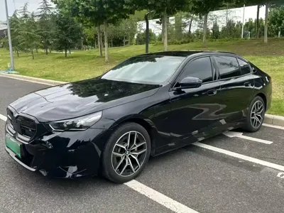 BMW i5 · 2025 год