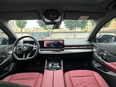 BMW i5 2025, 23000 км, за 34284.21 USD - фото 6